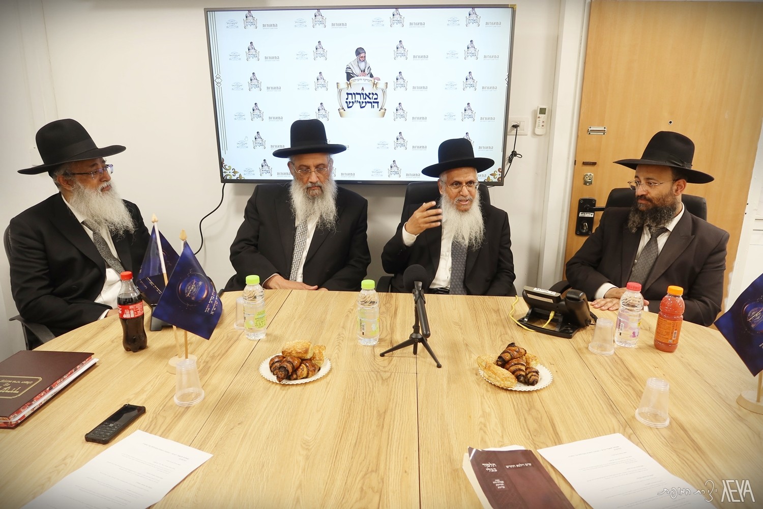 רבני בית ההוראה התכנסו ל'רב שיח' מיוחד, והשיבו לשאלות הציבור לקראת הצום ...