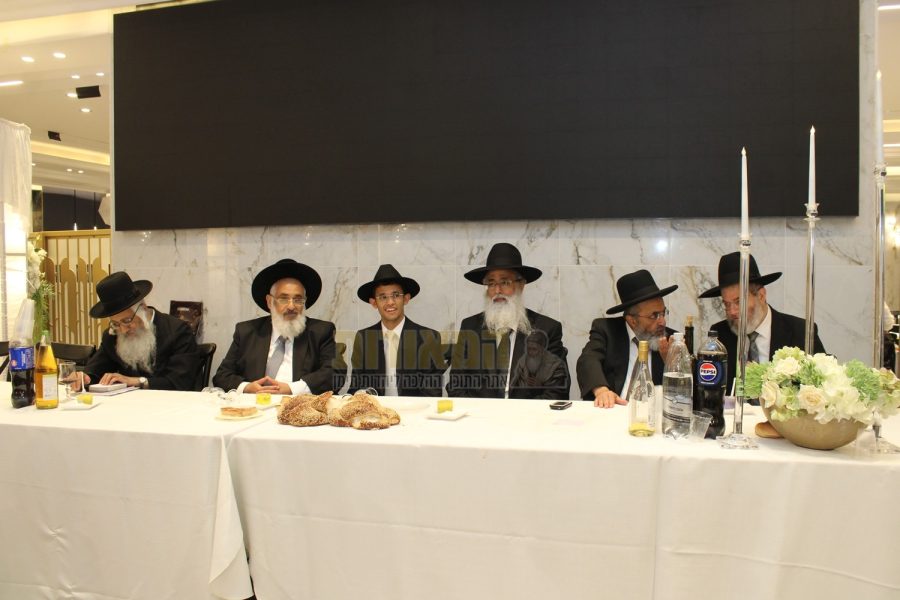 יִשְׂמַח צַדִּיק: שמחת נישואי בן זקוניו של אב
