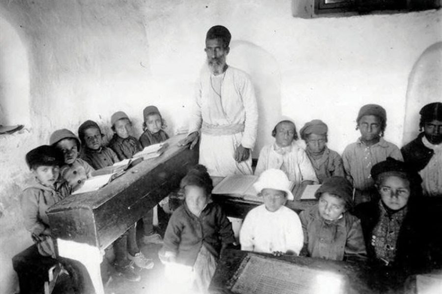 מורה ותלמידים בבית הספר התימני בכפר השילוח 1926 (PHKH1291703)