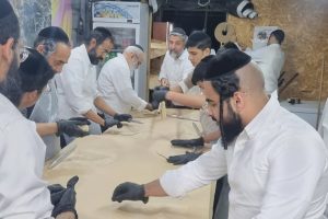 אפיית מצות מורשת אבות בית שמש ניסן תשפו (9)