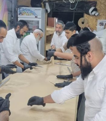 אפיית מצות מורשת אבות בית שמש ניסן תשפו (9)