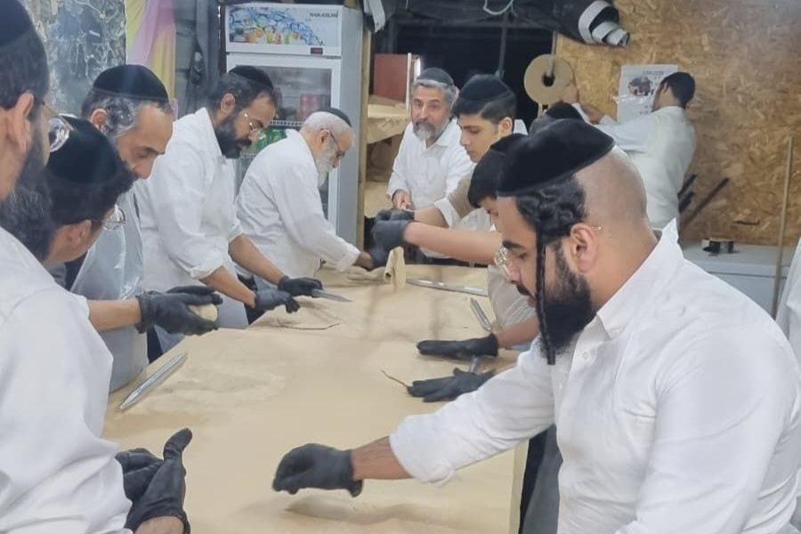 אפיית מצות מורשת אבות בית שמש ניסן תשפו (9)