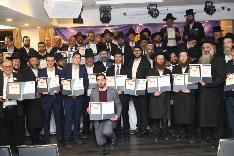 חלק מבוגרי מרכז מל"מ | אילוסטרציה