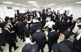 הכנסת ספר תורה ישיבת חיי אברהם בני ברק משפחות מהצרי חוכימה סיון תשפו צילום יעקב כהן (39)