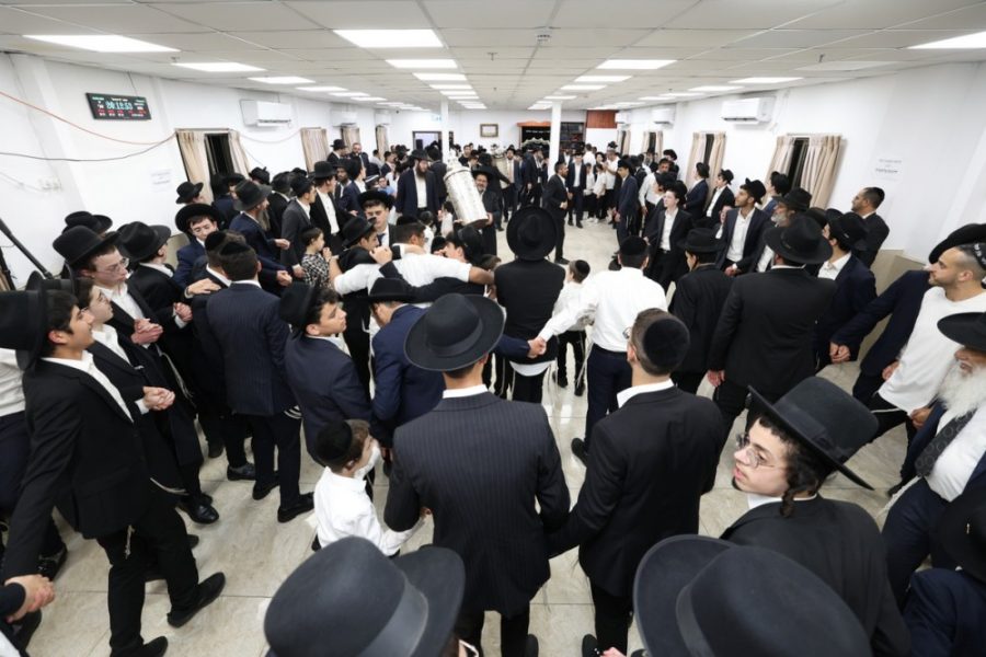 הכנסת ספר תורה ישיבת חיי אברהם בני ברק משפחות מהצרי חוכימה סיון תשפו צילום יעקב כהן (39)