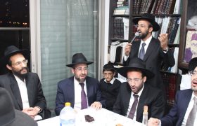 הקבלת פני רבו קהילת היכל השם אצל הרב יוסף משדי פסח תשפו צילום איתי קצב (2)