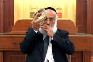 הרב ארז רמתי צילום מסך