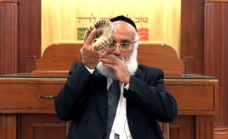 הרב ארז רמתי צילום מסך