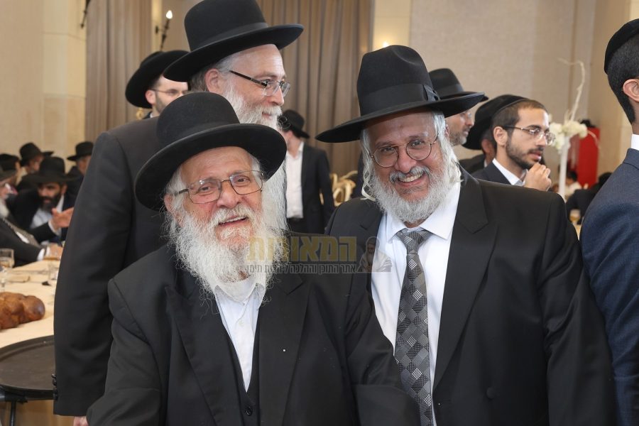 הרה"צ מארי חיים ג'ראפי זצ"ל עם יבלחטו"א בנו הרב אביחי ג'רפי | באדיבות המשפחה