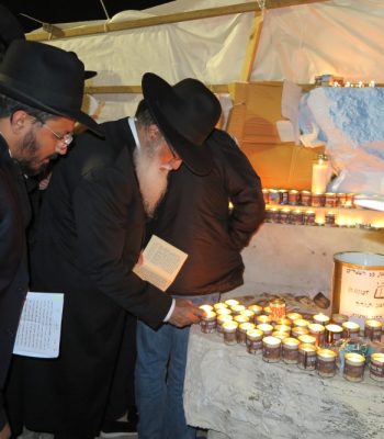 הרב יהורם יפת בתפילה בציון הרשש ובכותל המערבי ליל י שבט תשפו (2)