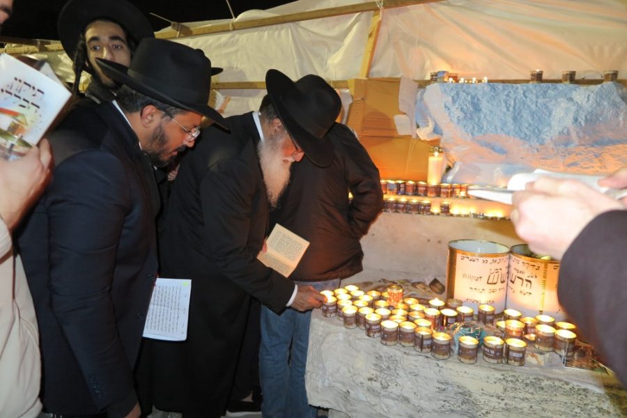 הרב יהורם יפת בתפילה בציון הרשש ובכותל המערבי ליל י שבט תשפו (2)