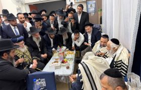 הרב יצחק יוסף ניחום אבלים על פטירת הרבנית חנינה כהן (4)