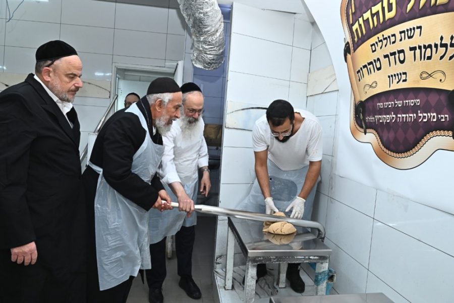 הרב יצחק רצאבי אפיית מצות אדר תשפו (10)