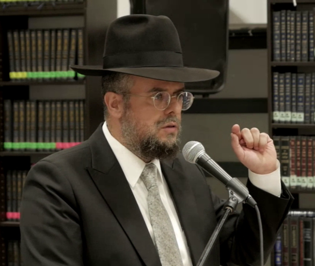 הגאון רבי מיכאל זכריהו שליט"א - מנהל רוחני בישיבת 'תורת דוד' ויו"ר ארגון 'לגיונו של מלך' | צילום מסך