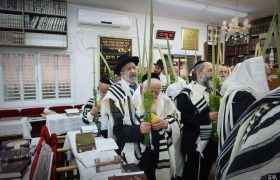 הרב פנחס קורח 1 הושענות שערי הלכה בב ג סוכות תשפו צילום אלנתן אלוני (5)