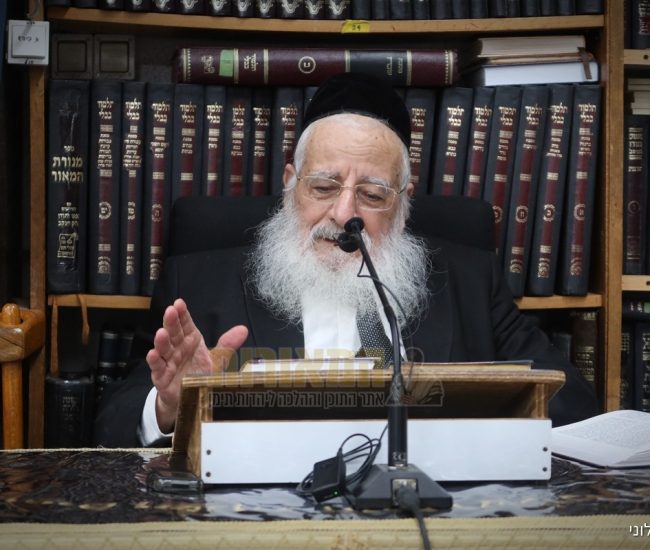 הרב פנחס קורח שיעור בבית מדרשו ליל שישי ה חשון תשפז צילום אלנתן אלוני (4)