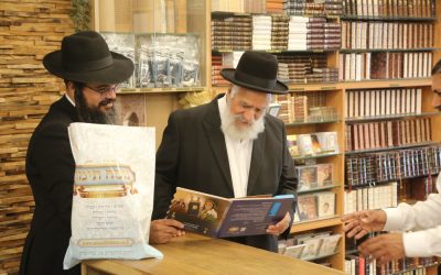 הרב שלמה מחפוד  בחנות נוסח תימן סיון תשפו צילום דוד קשת (17)