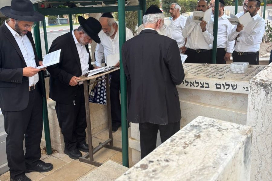 הרב שמעוני בצלאלי בציון אביו ביום ההילולא ד חשון תשפו (1)