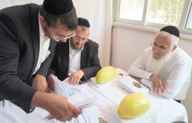 חלוקת תוי מזון עזרת אחים סוכות תשפז (3)