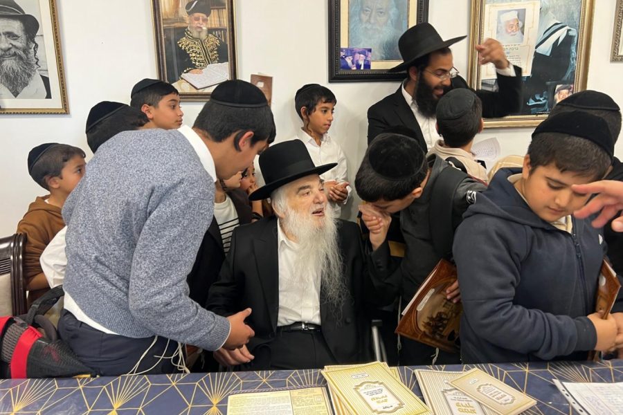 ילדי המתמידים ראש העין אצל הרב יפת טיירי חנוכה תשפו (6)