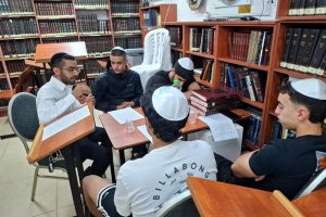 הרב נועם גרשי במדרשיית 'המאורות' | תמונת ארכיון