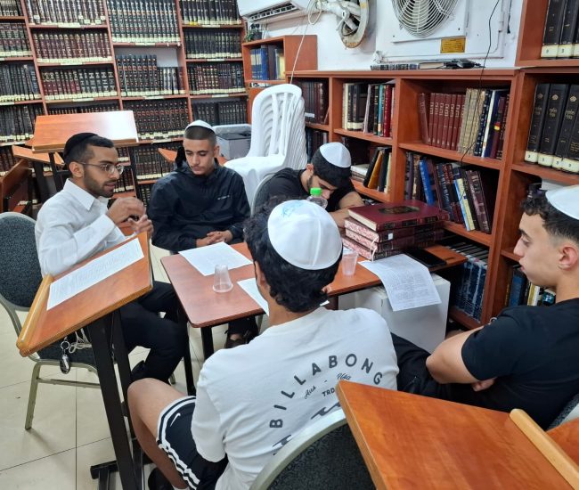 הרב נועם גרשי במדרשיית 'המאורות' | תמונת ארכיון