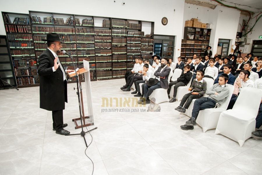 הגאון רבי מיכאל זכריהו שליט"א בשיחתו | צילום: גד שקד