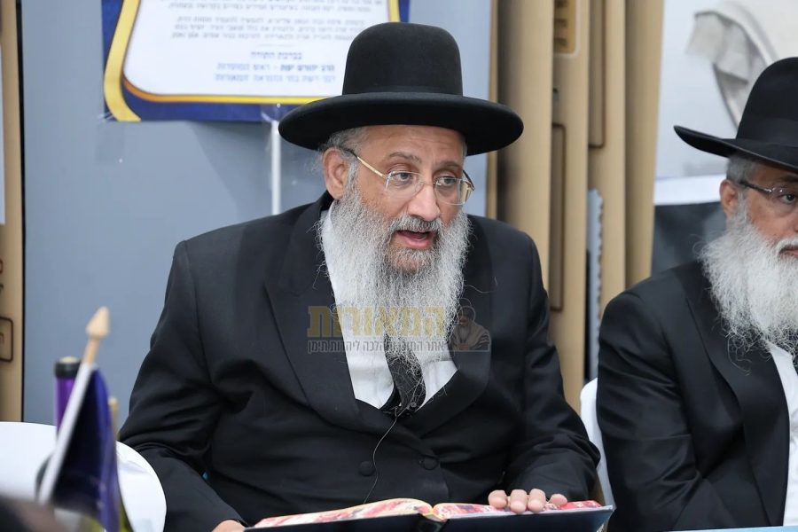 מעמד-לחיים-לרגל-הכתרת-הרב-יצחק-מועלם-במסגרת-שיעורו-ליל-יט-אדר-תשפה-בית-המאורות-בני-ברק-צילום-נועם-אליהו-2