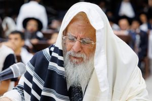 מרן הגר"פ שליט"א בעצרת התעוררות ואשמורות שנערכה בהיכל ישיבת 'נזר ישראל' - מוצ"ש נצבים תשפ"ה | צילום: יהודה פולק