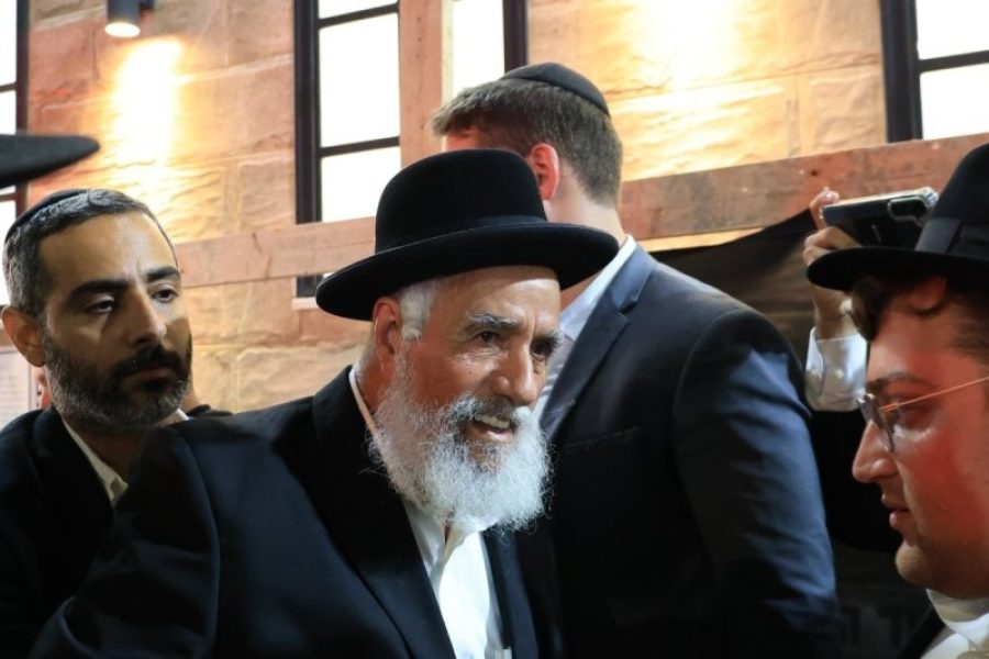מרן הגאב"ד שליט"א בעצרת המחאה שנערכה בבני ברק - תמוז תשפ"ו | צילום: אריאל סר