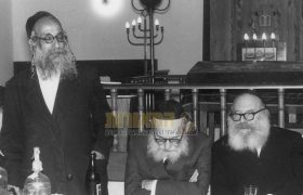 רבי יוסף שמן - רבה של הרצליה, עם רבי יחיאל גורדון - ראש ישיבת לומז'א, ורבי גרשון חנוך פישמן - מרבני הרצליה | מתוך ספר 'המאור הגדול'